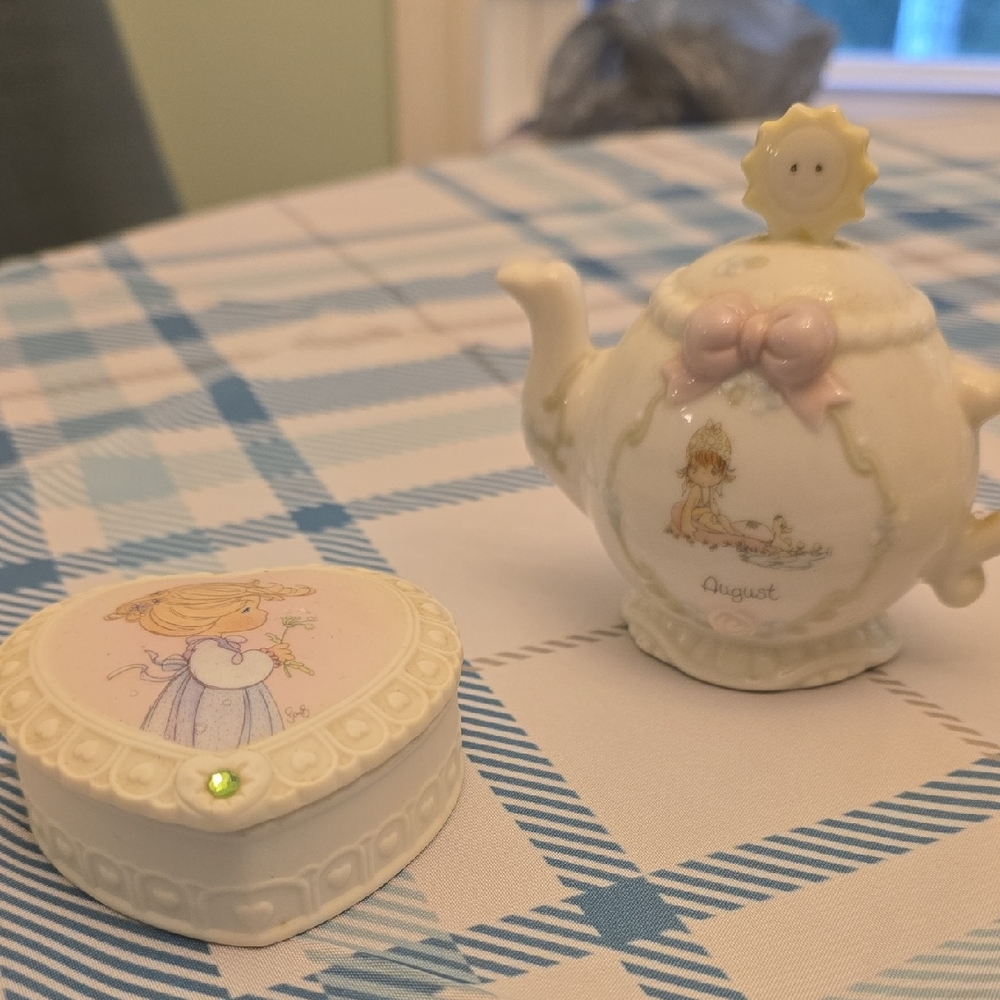Precious Moments August Teapot and Heart Box Set